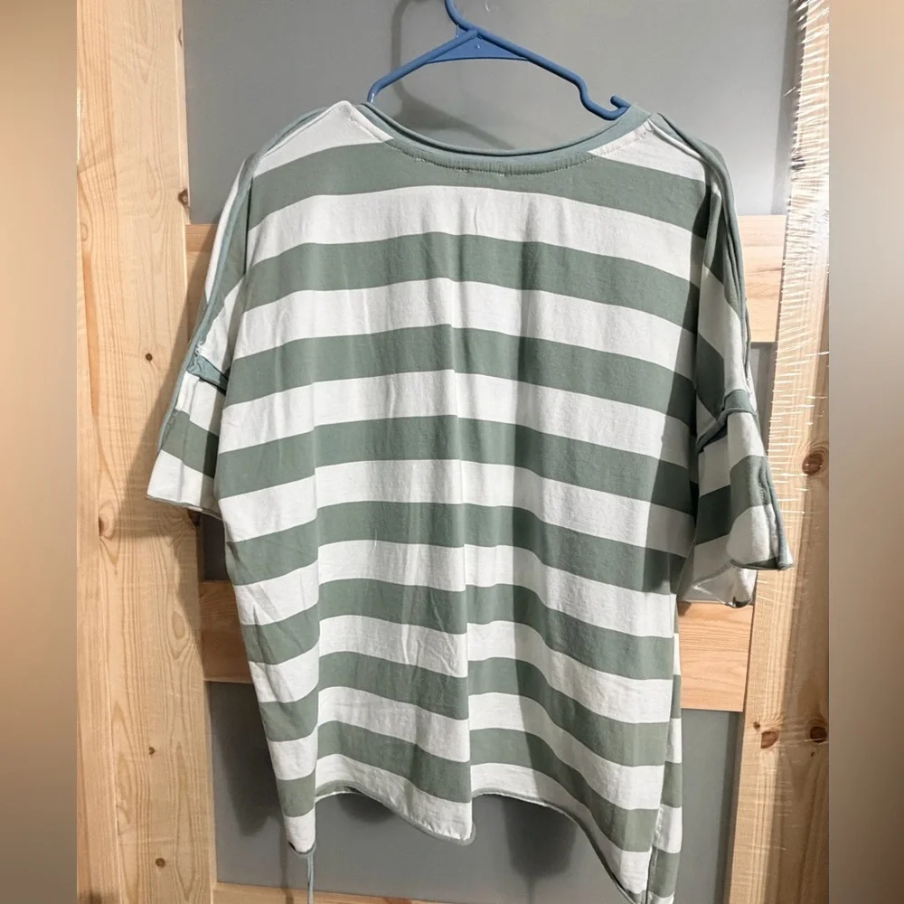 POL OVERSIZED DISTRESSED TOP - Picture 5 of 7